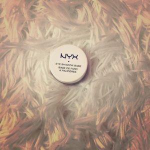 Nyx eyeshadow base